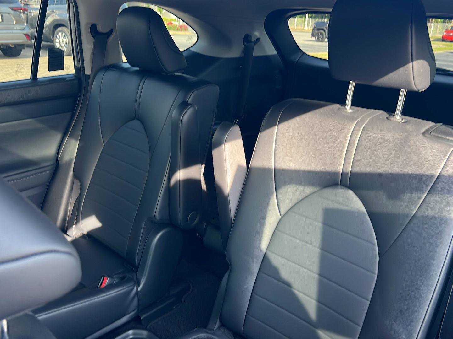 Certified 2024 Toyota Highlander XLE FWD image 30