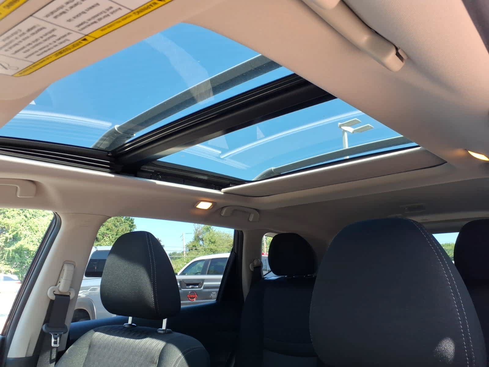 Certified 2020 Nissan Rogue SV w/ Sun & Sound Touring Package AWD/4WD image 18