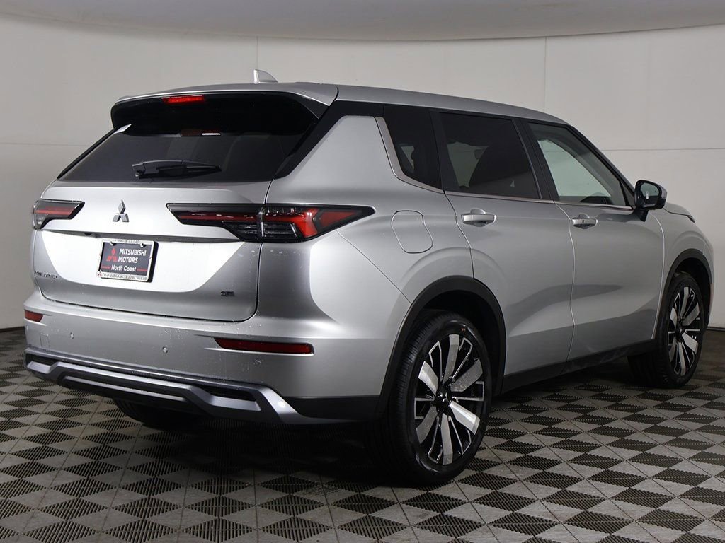 New 2026 Mitsubishi Outlander SE image 12