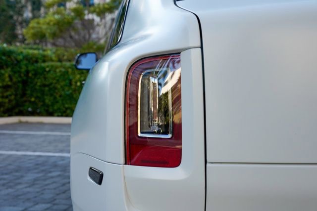 Used 2023 Rolls-Royce Cullinan Black Badge w/ Driver's Package image 43