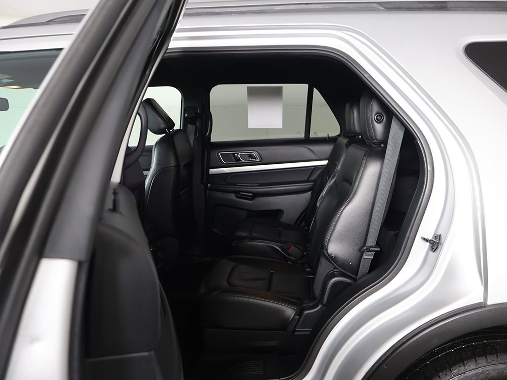 Used 2018 Ford Explorer XLT w/ Equipment Group 202A image 28