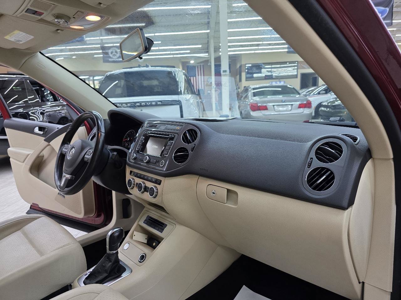 Used 2014 Volkswagen Tiguan SEL FWD image 21