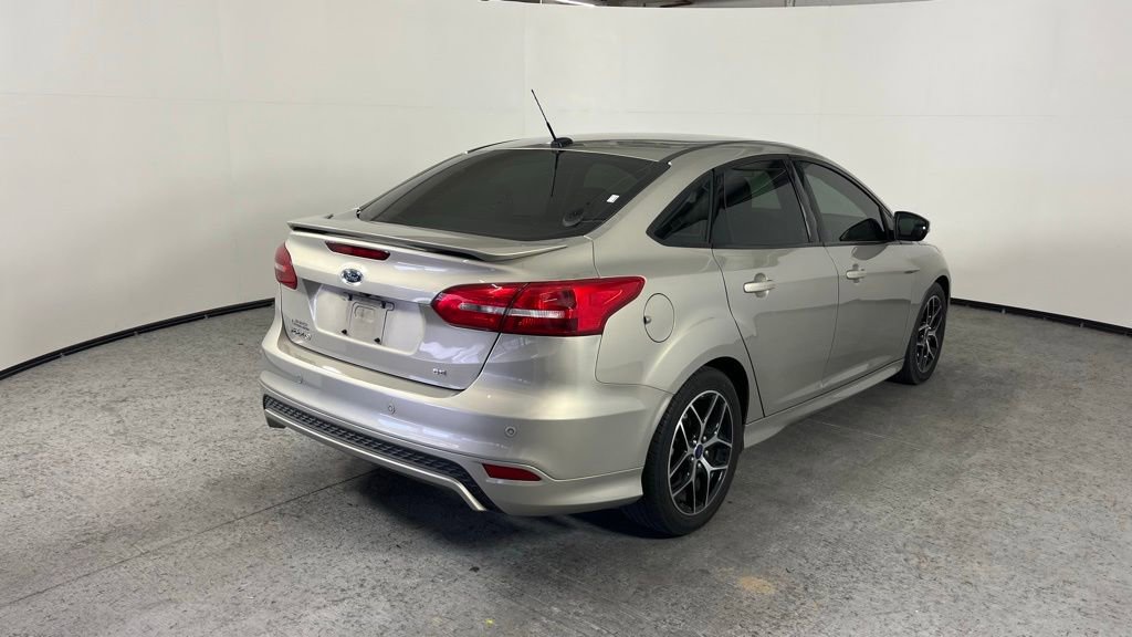 Used 2016 Ford Focus SE w/ SE Sport Package FWD image 6