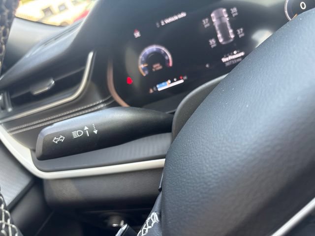 Used 2023 Jeep Grand Cherokee Altitude AWD/4WD image 39
