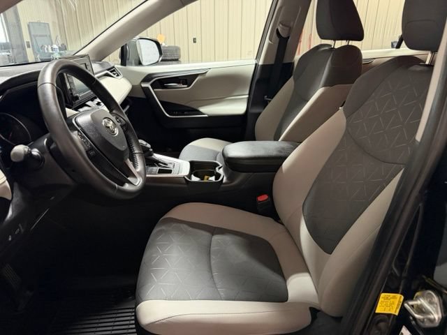 Used 2021 Toyota RAV4 XLE w/ Convenience Package AWD/4WD image 14