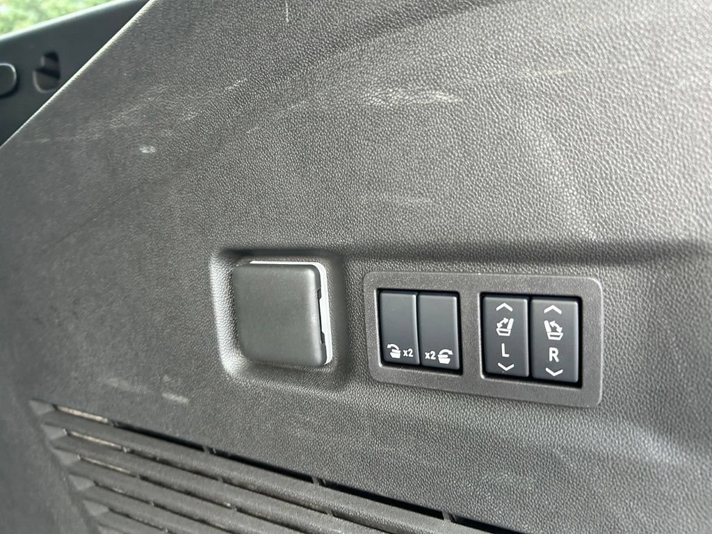 Used 2025 Chevrolet Suburban Premier w/ Sun And Tow Package RWD image 51