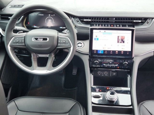 Used 2025 Jeep Grand Cherokee Limited image 27