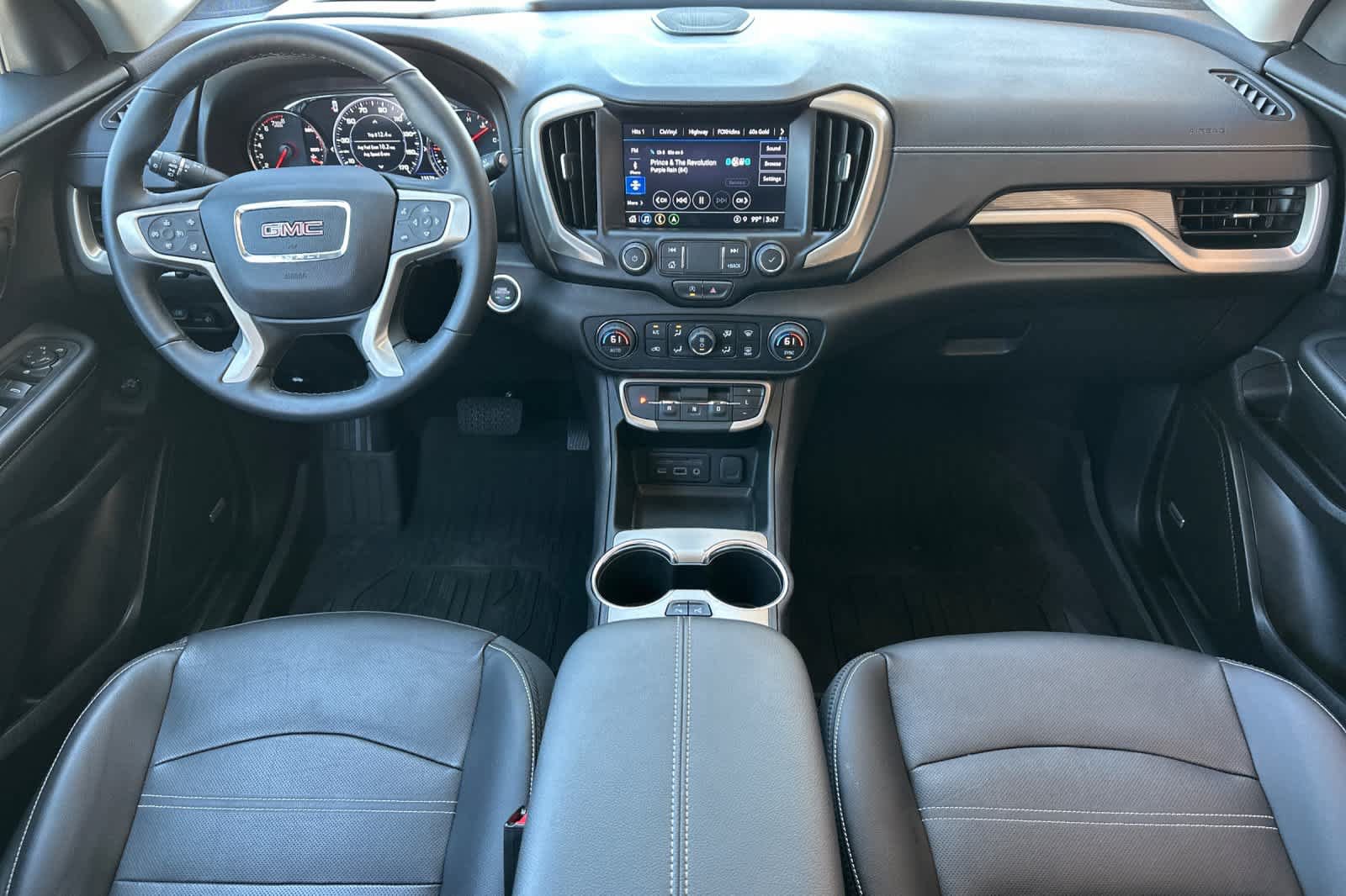 Used 2024 GMC Terrain Denali w/ Denali Premium Package AWD/4WD image 12