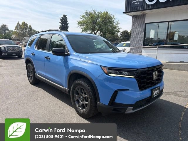 Used 2025 Honda Pilot TrailSport image 3