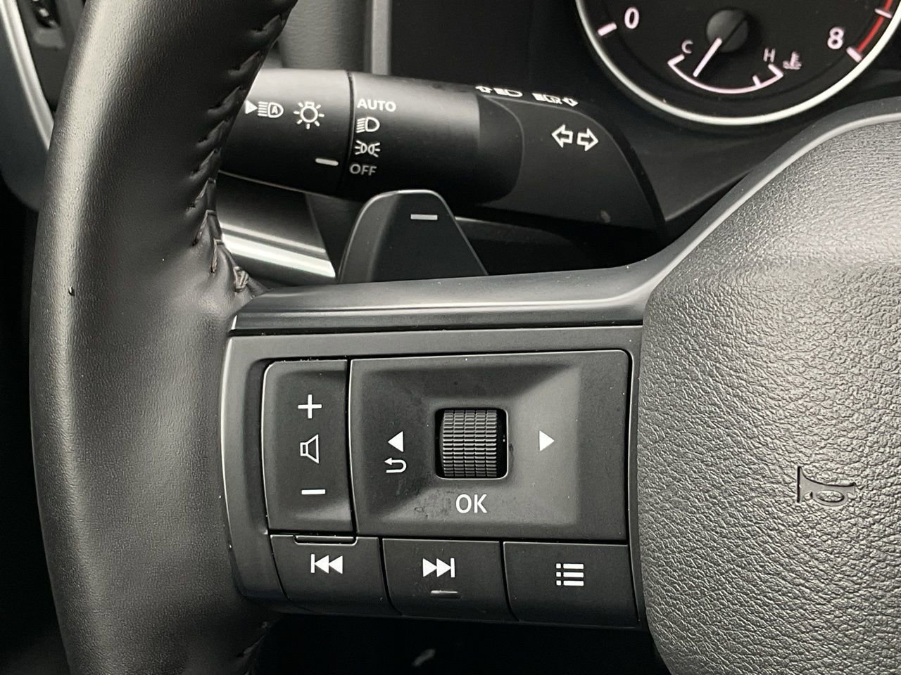 Used 2025 Nissan Rogue SV FWD image 23