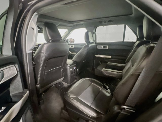 Used 2022 Ford Explorer Limited w/ Equipment Group 301A RWD image 16