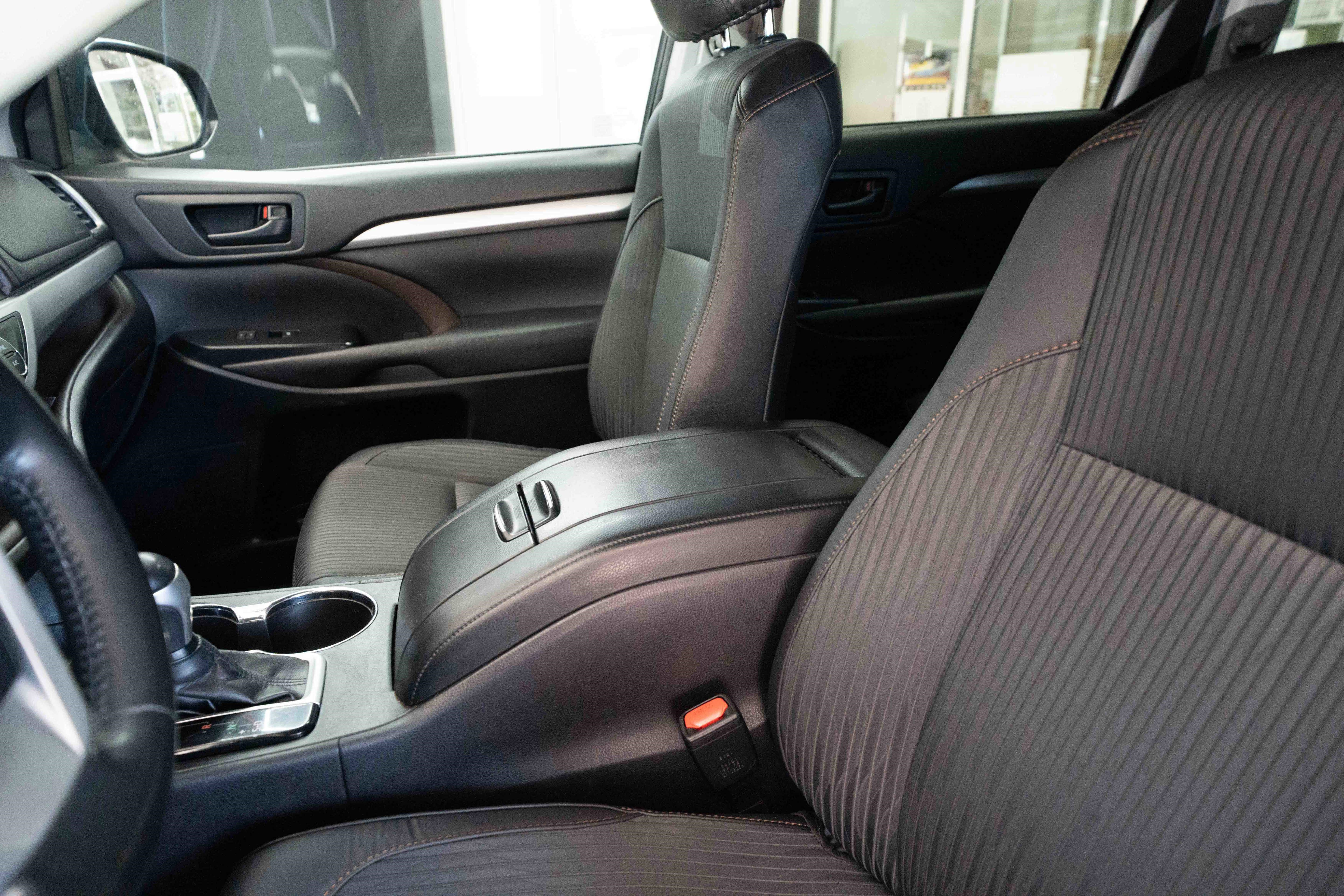Used 2016 Toyota Highlander Plus AWD/4WD image 10