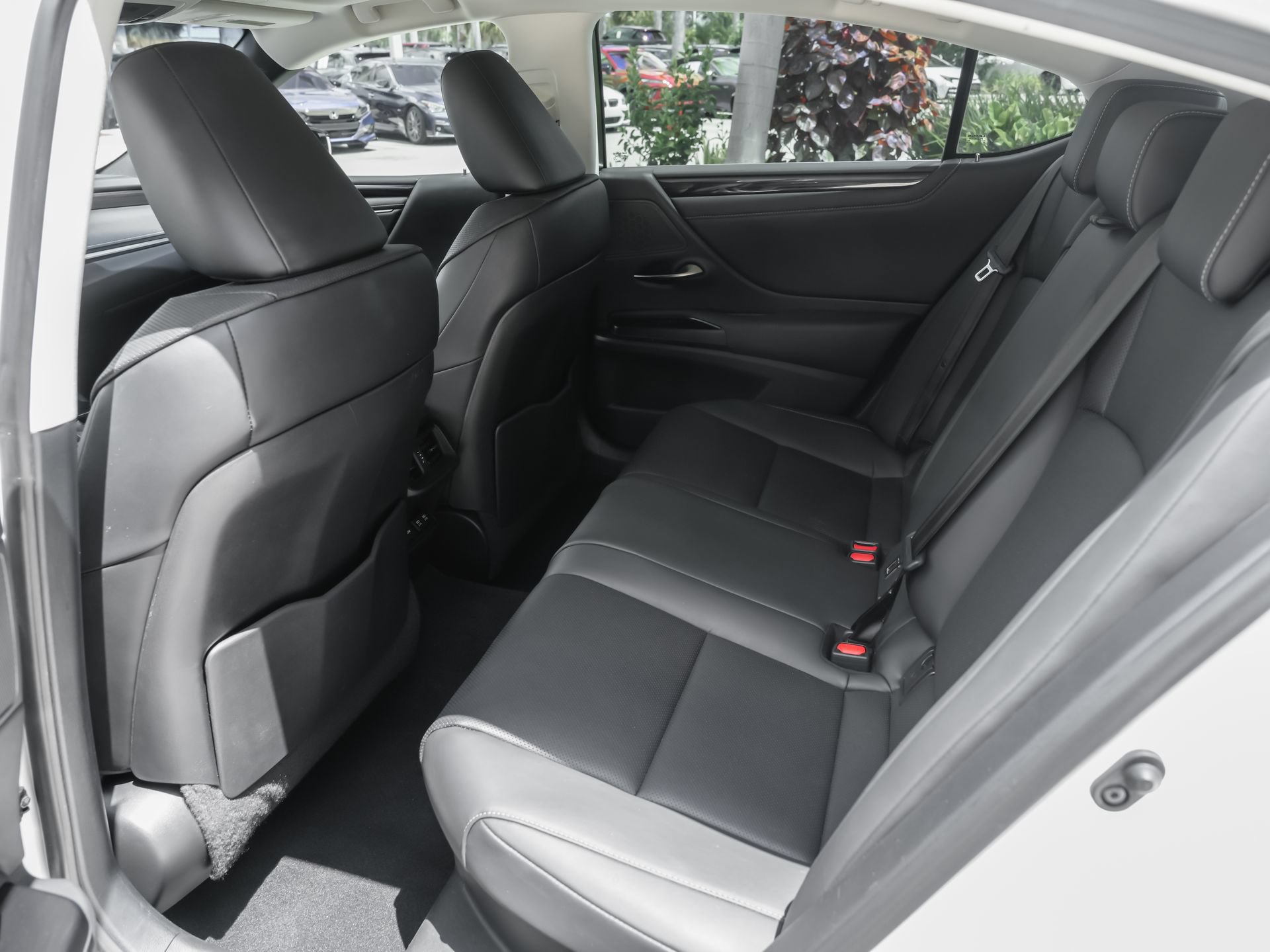 Used 2020 Lexus ES 300h w/ Premium Package FWD image 35