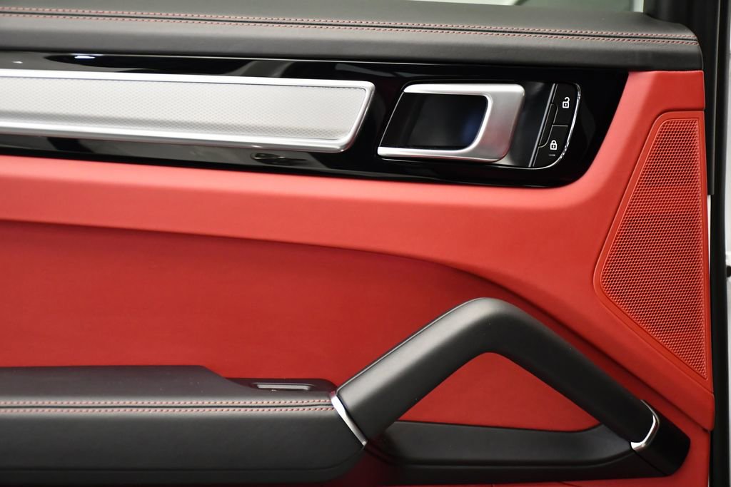 Used 2023 Porsche Cayenne image 43