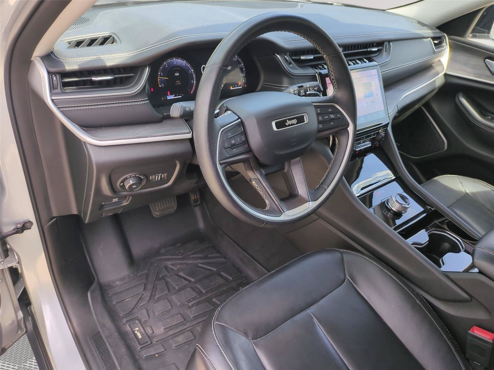 Used 2021 Jeep Grand Cherokee L Limited RWD image 3