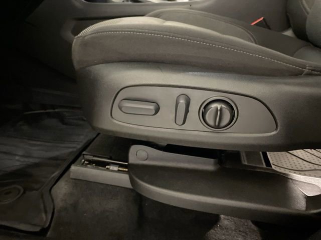 Used 2023 Chevrolet Traverse LT image 25