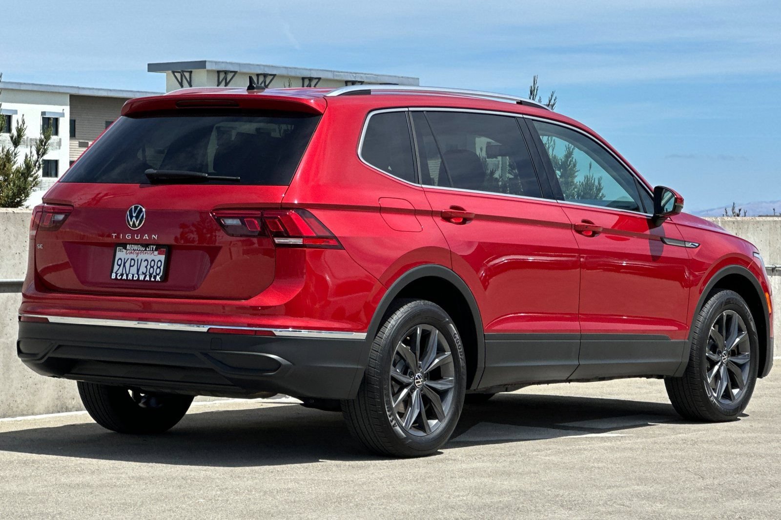 Used 2023 Volkswagen Tiguan SE FWD image 4