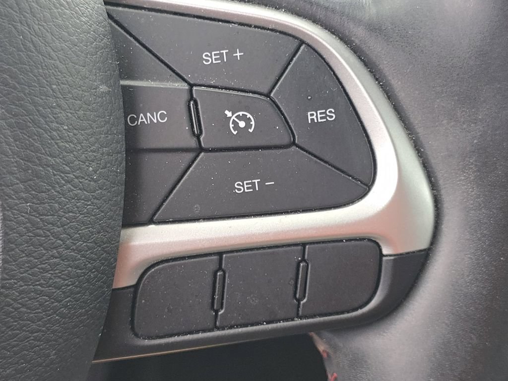 Used 2018 Jeep Compass Trailhawk w/ Cold Weather Group AWD/4WD image 32