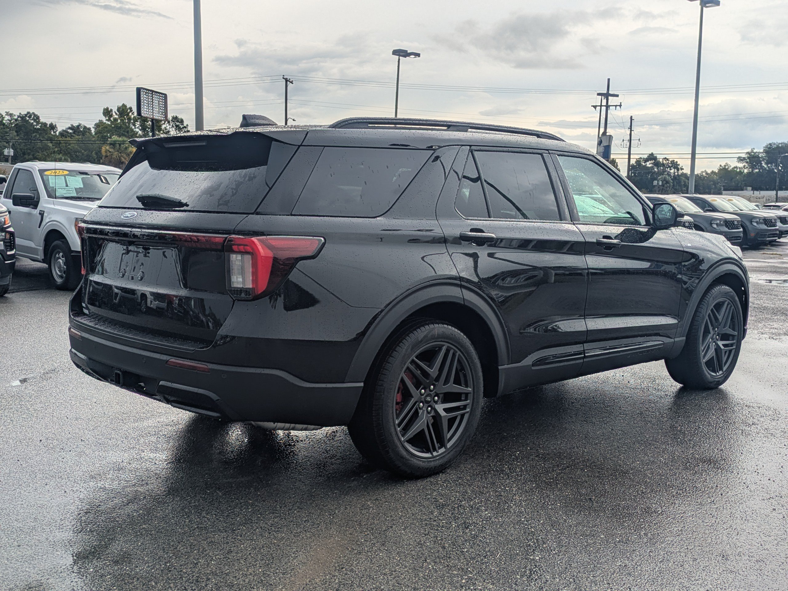 New 2026 Ford Explorer ST-Line w/ ST-Line Street Pack RWD image 4
