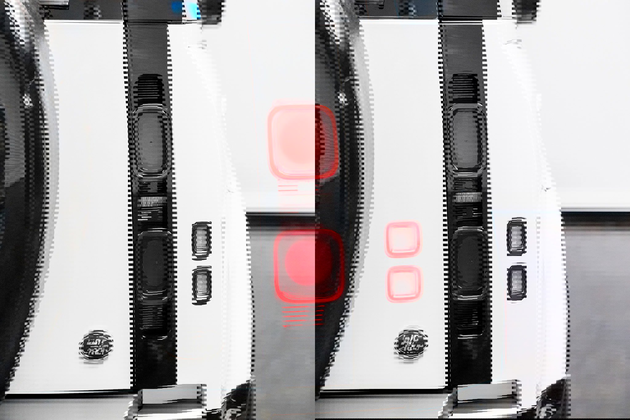 Used 2023 Land Rover Defender 110 X-Dynamic SE AWD/4WD image 19