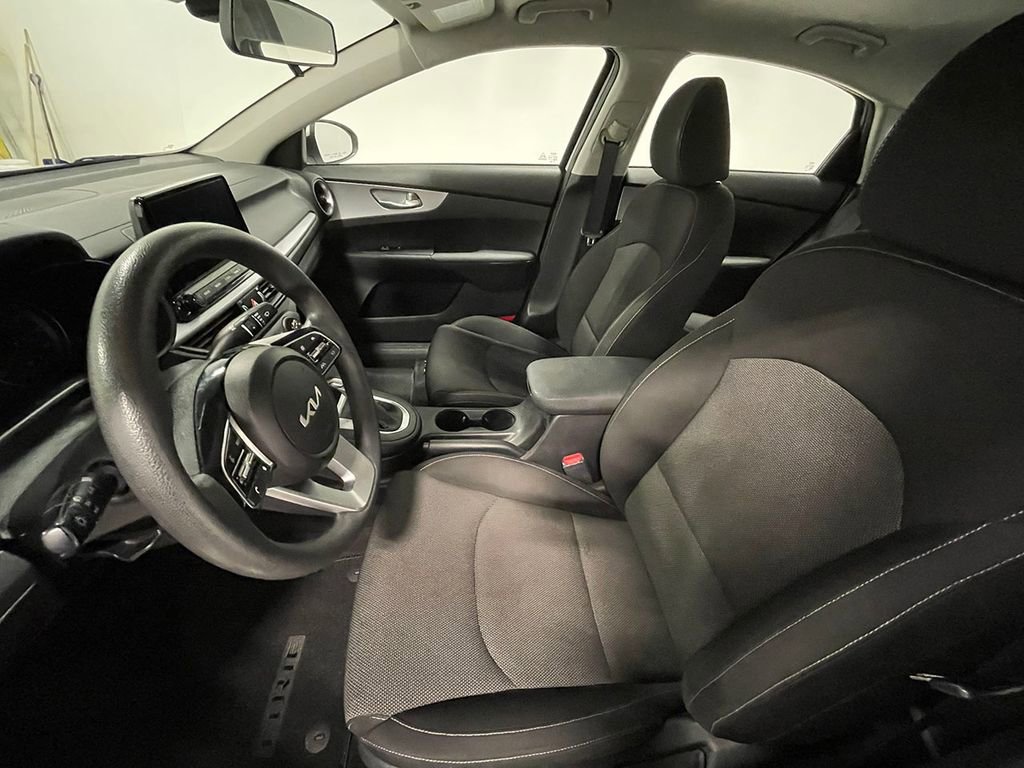 Used 2023 Kia Forte LXS image 3