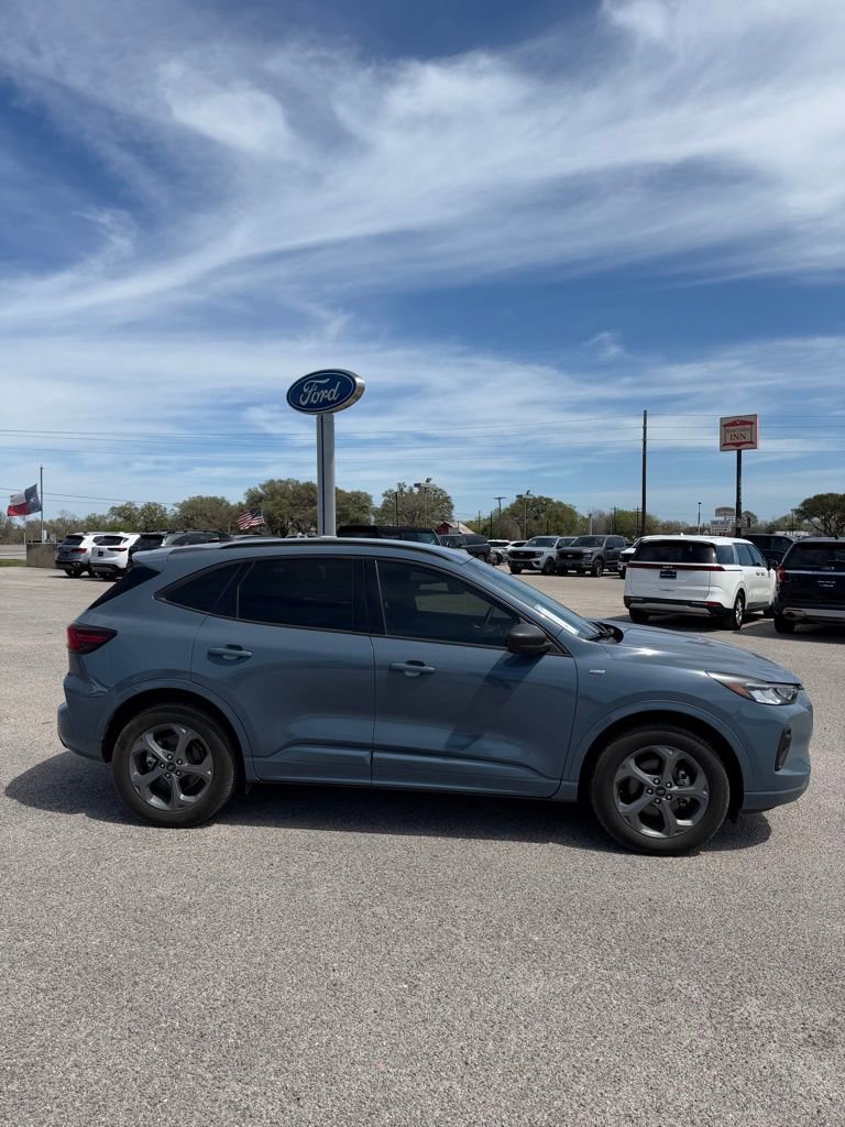 Used 2023 Ford Escape ST-Line image 3