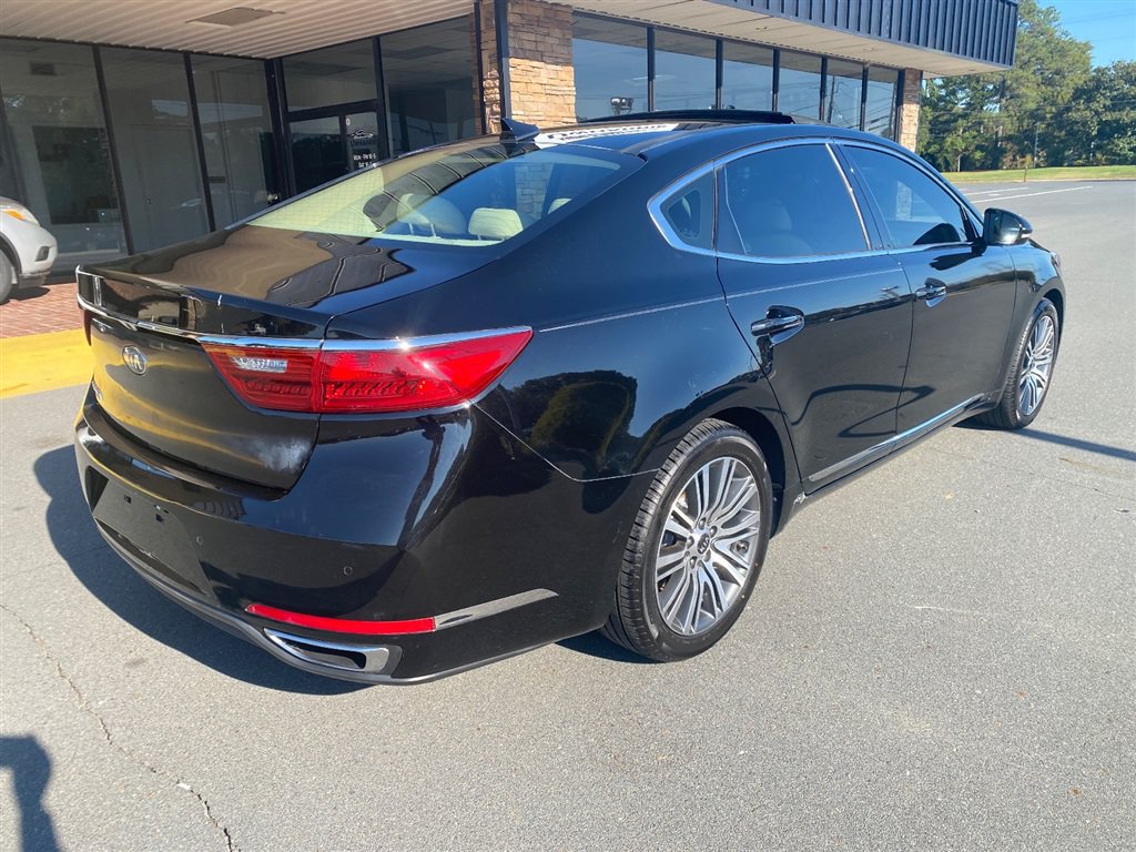 Used 2017 Kia Cadenza Premium w/ Luxury Package FWD image 6