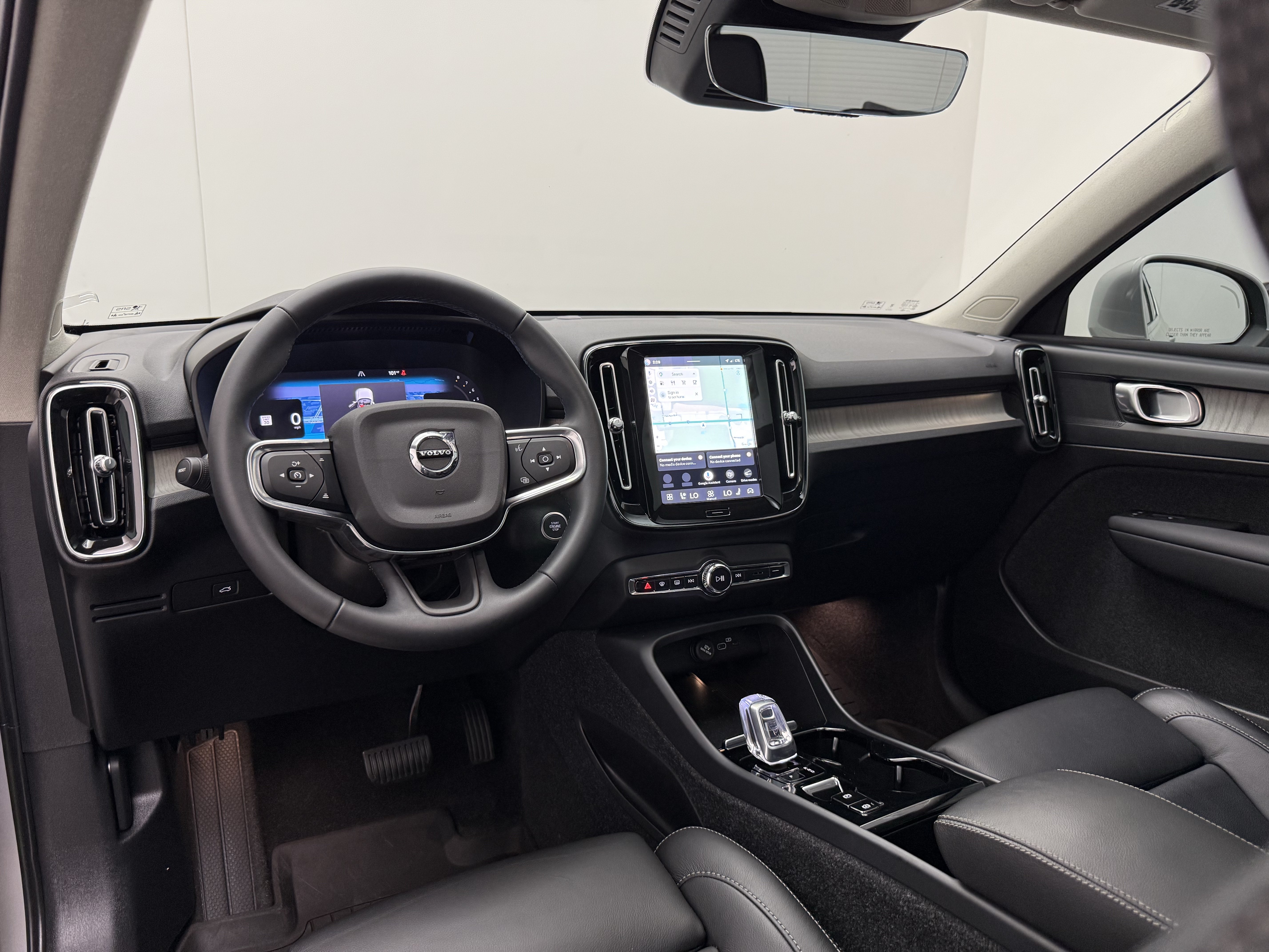 Certified 2023 Volvo XC40 B5 Plus w/ Driver Assist Package AWD/4WD image 27