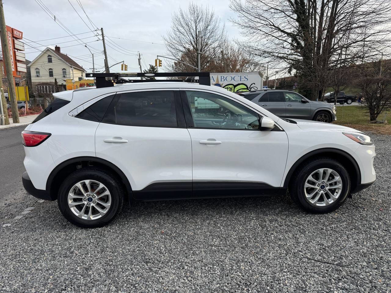 Used 2020 Ford Escape SE image 4