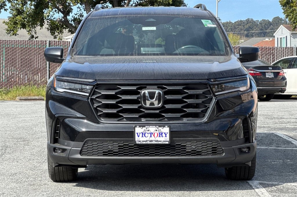 New 2025 Honda Pilot Sport image 9