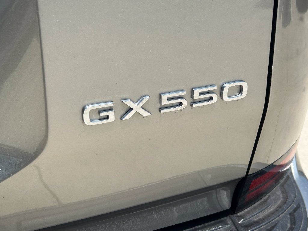 Used 2025 Lexus GX 550 w/ Accessory Package (2T) AWD/4WD image 13