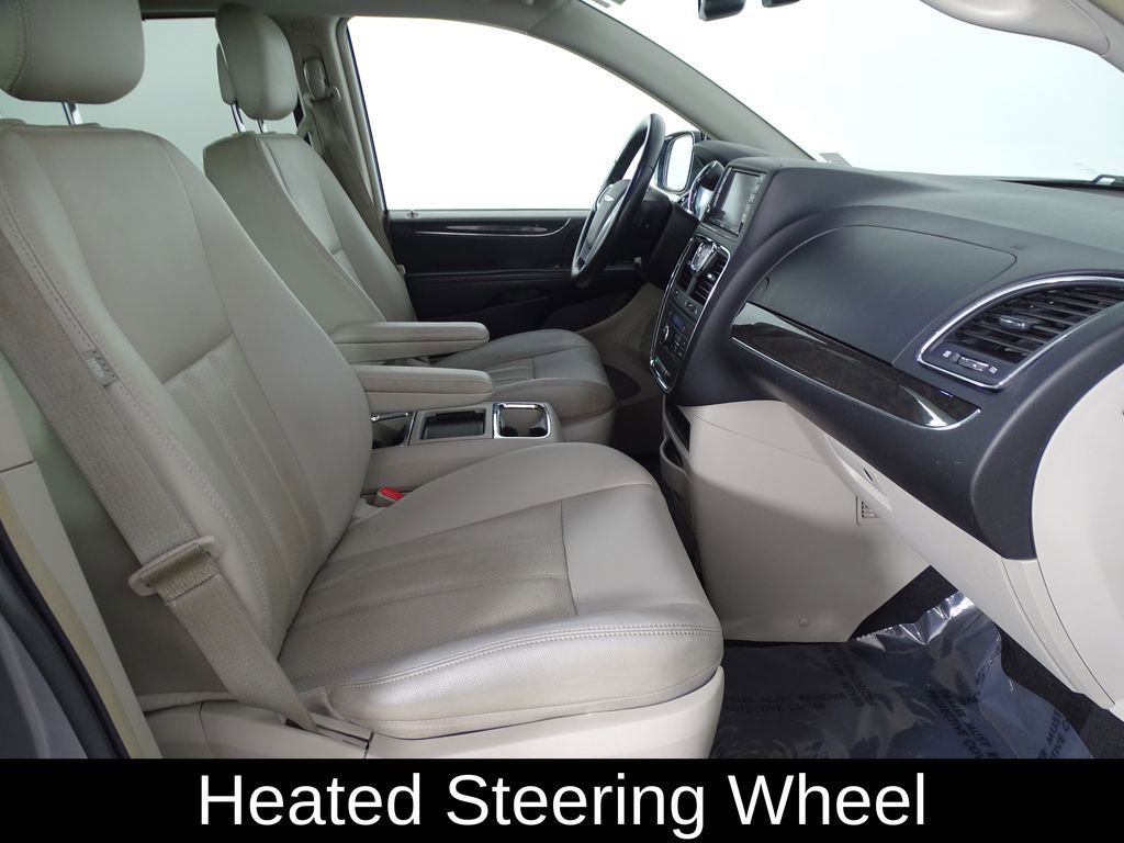 Used 2014 Chrysler Town & Country Touring-L w/ Driver Convenience Group image 13