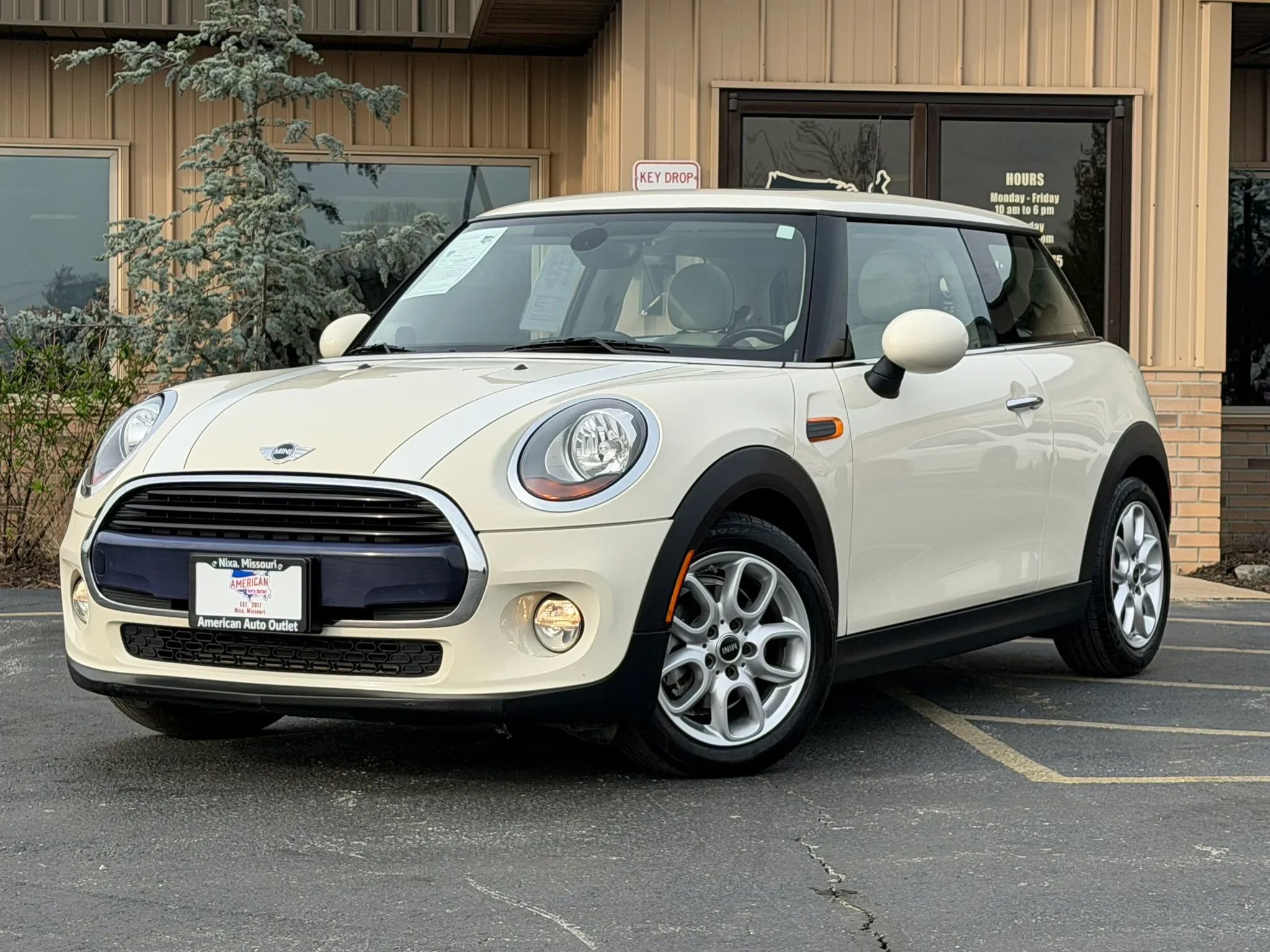 Used 2018 MINI Cooper 2-Door Hardtop image 2