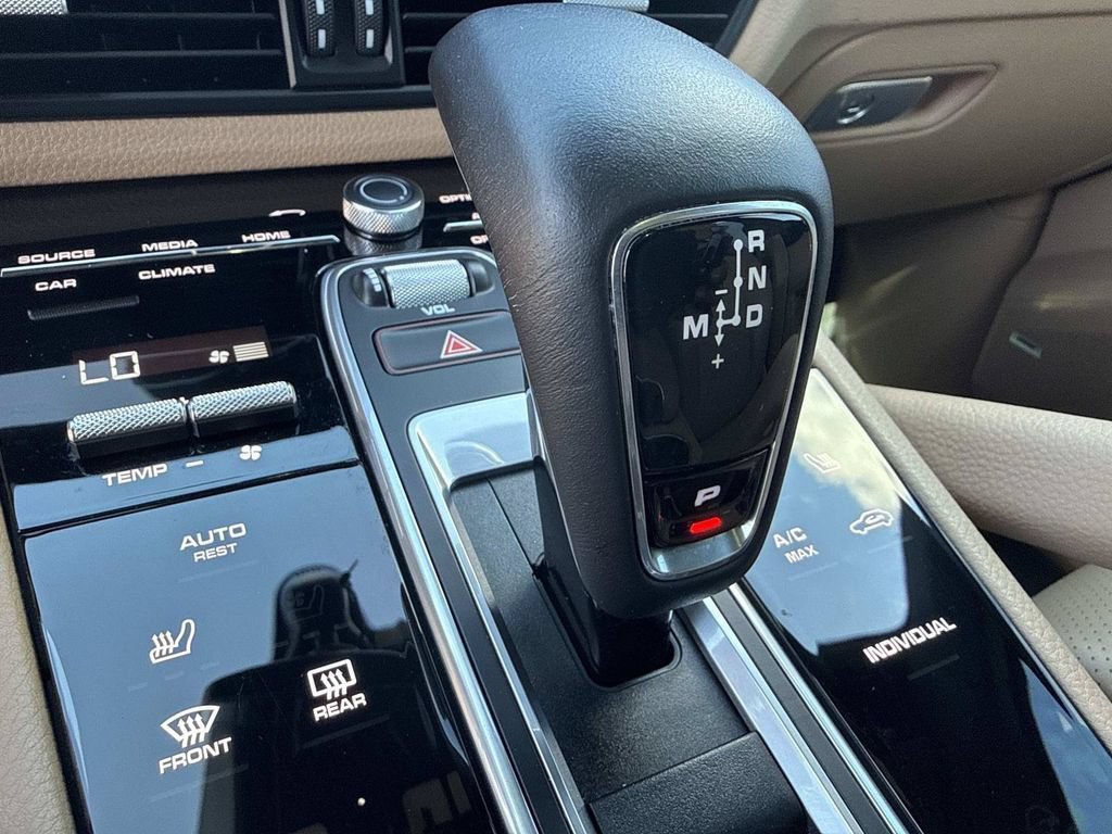Used 2022 Porsche Cayenne AWD/4WD image 34