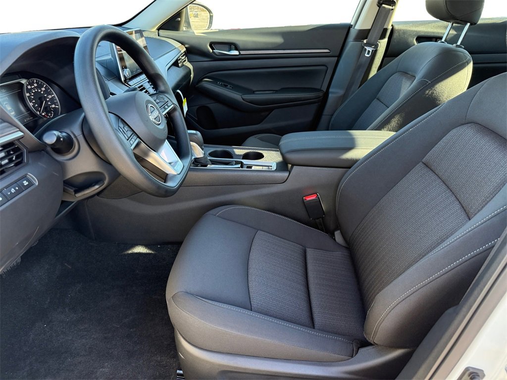 New 2025 Nissan Altima 2.5 SV image 9