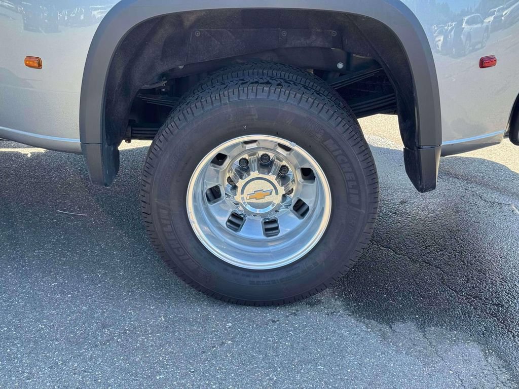 Used 2025 Chevrolet Silverado 3500 High Country AWD/4WD image 11