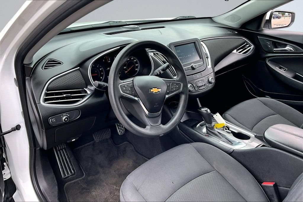 Used 2017 Chevrolet Malibu LT FWD image 11