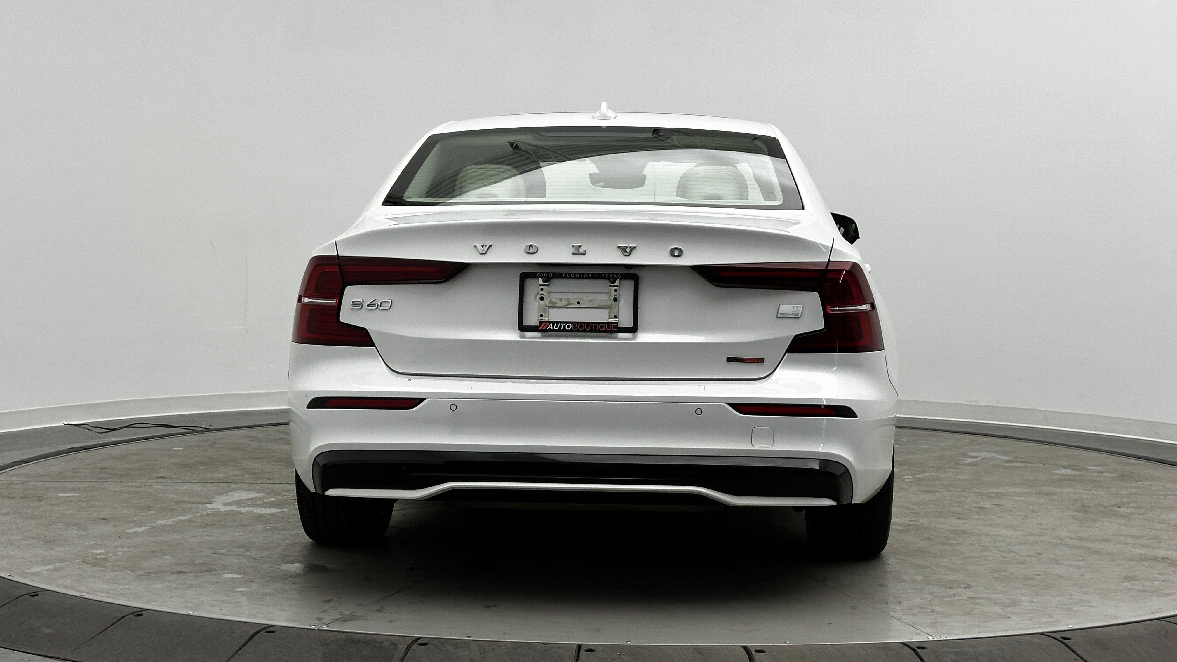 Used 2023 Volvo S60 T8 Plus image 7