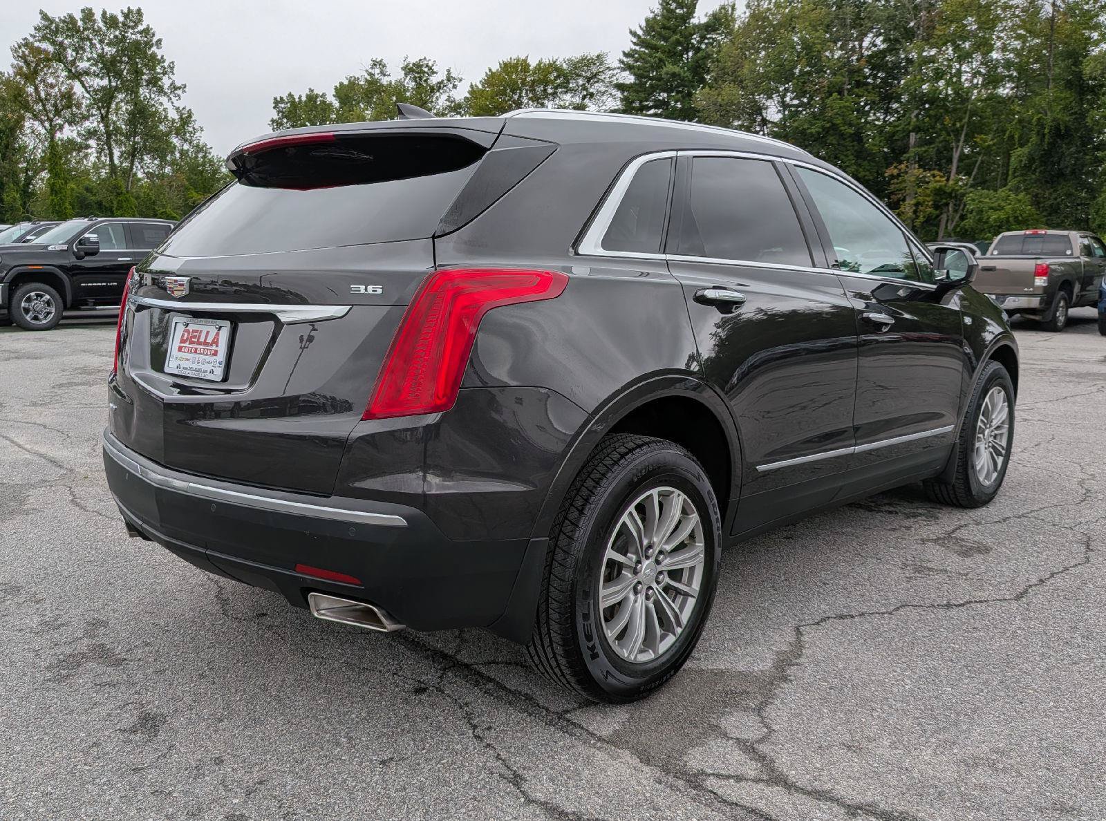 Used 2017 Cadillac XT5 Luxury w/ Driver Awareness Package AWD/4WD image 6