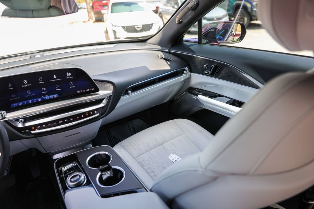 Used 2024 Cadillac Lyriq Luxury AWD/4WD image 24