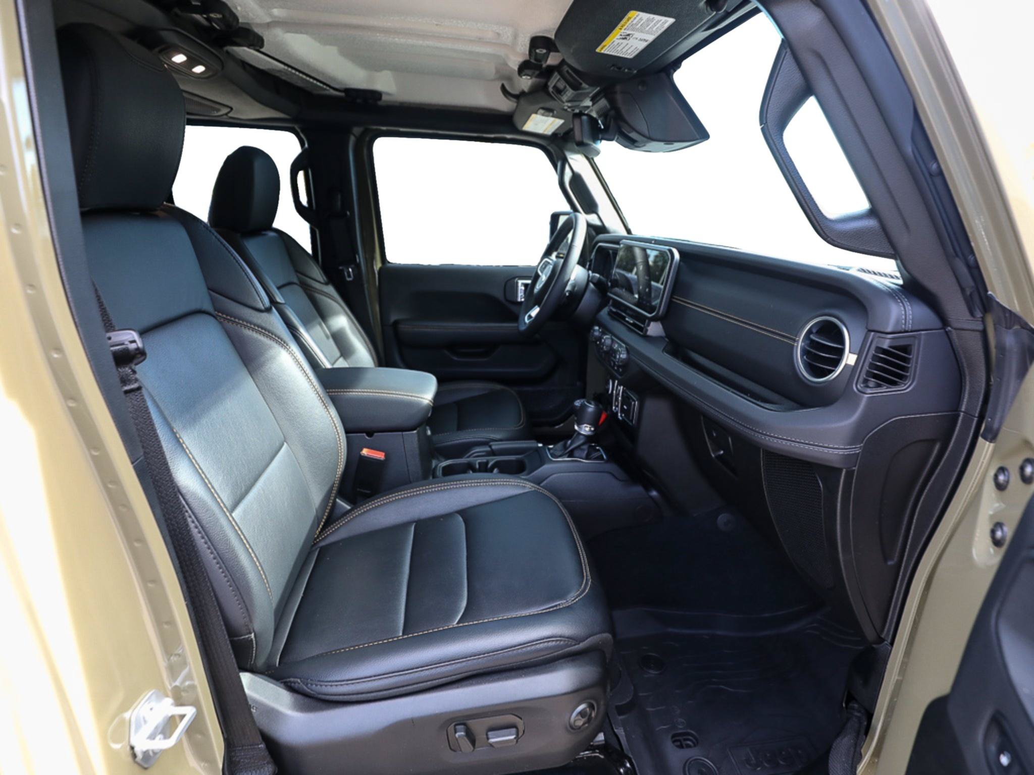 Used 2026 Jeep Wrangler Unlimited Sahara AWD/4WD image 21
