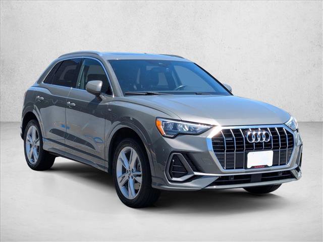 Used 2020 Audi Q3 2.0T Premium w/ Convenience Package AWD/4WD image 3