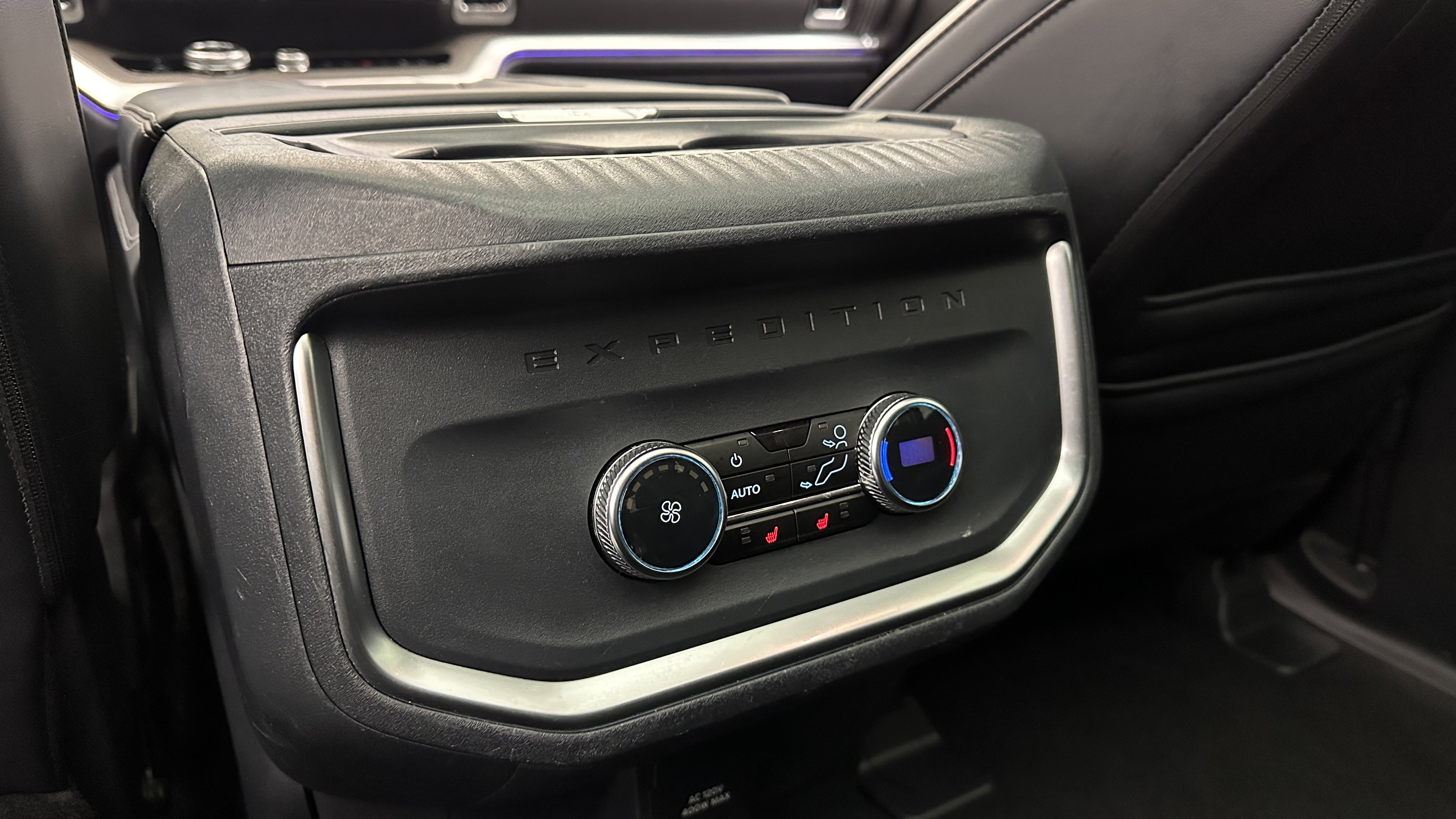 Used 2025 Ford Expedition Platinum image 26