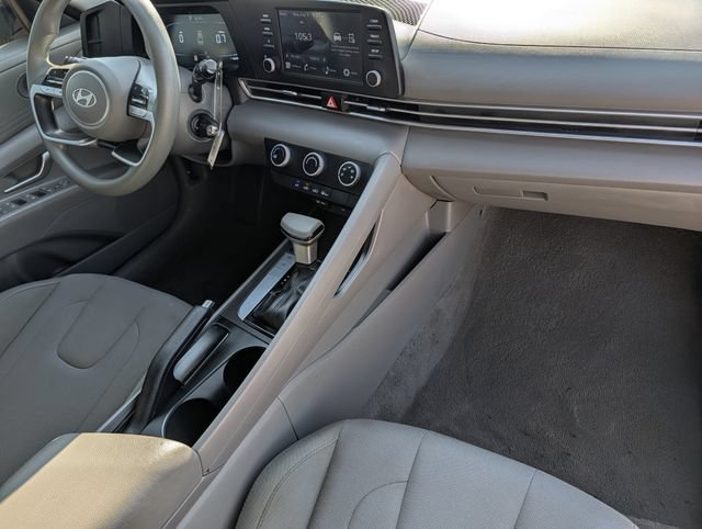 Used 2025 Hyundai Elantra SE FWD image 30