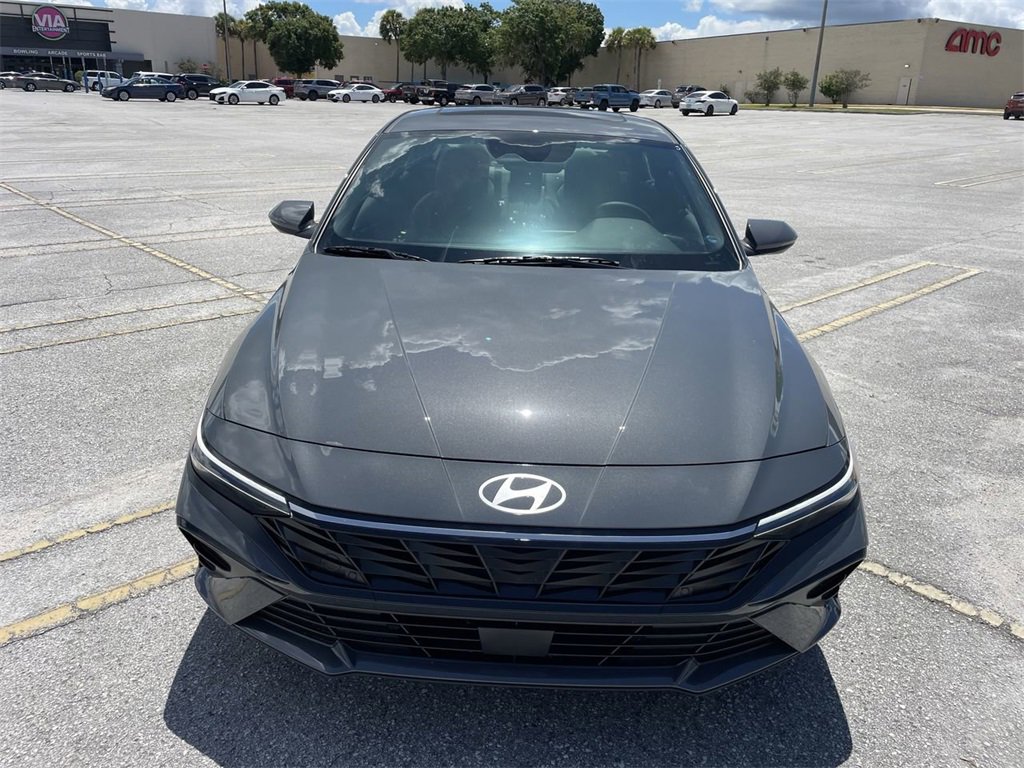 New 2025 Hyundai Elantra Limited image 9