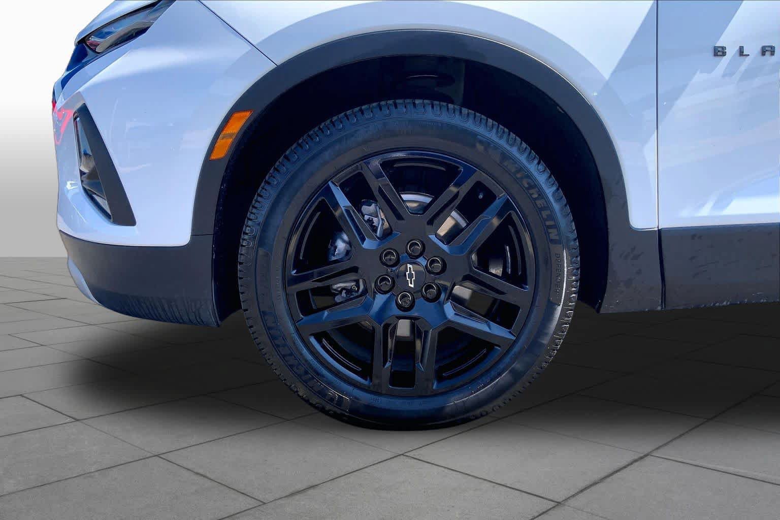 Used 2022 Chevrolet Blazer LT w/ LPO, Black Accent Package FWD image 11