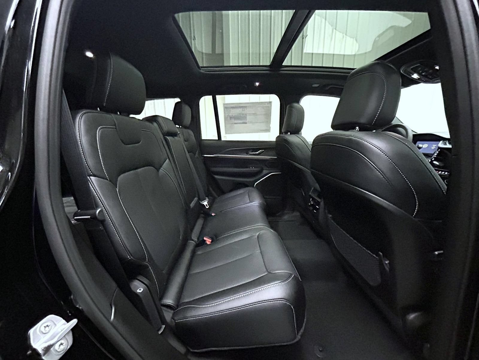 New 2027 Jeep Grand Cherokee Limited AWD/4WD image 18