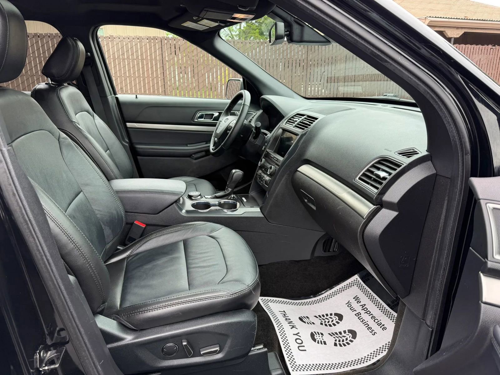 Used 2018 Ford Explorer XLT w/ Equipment Group 202A AWD/4WD image 15