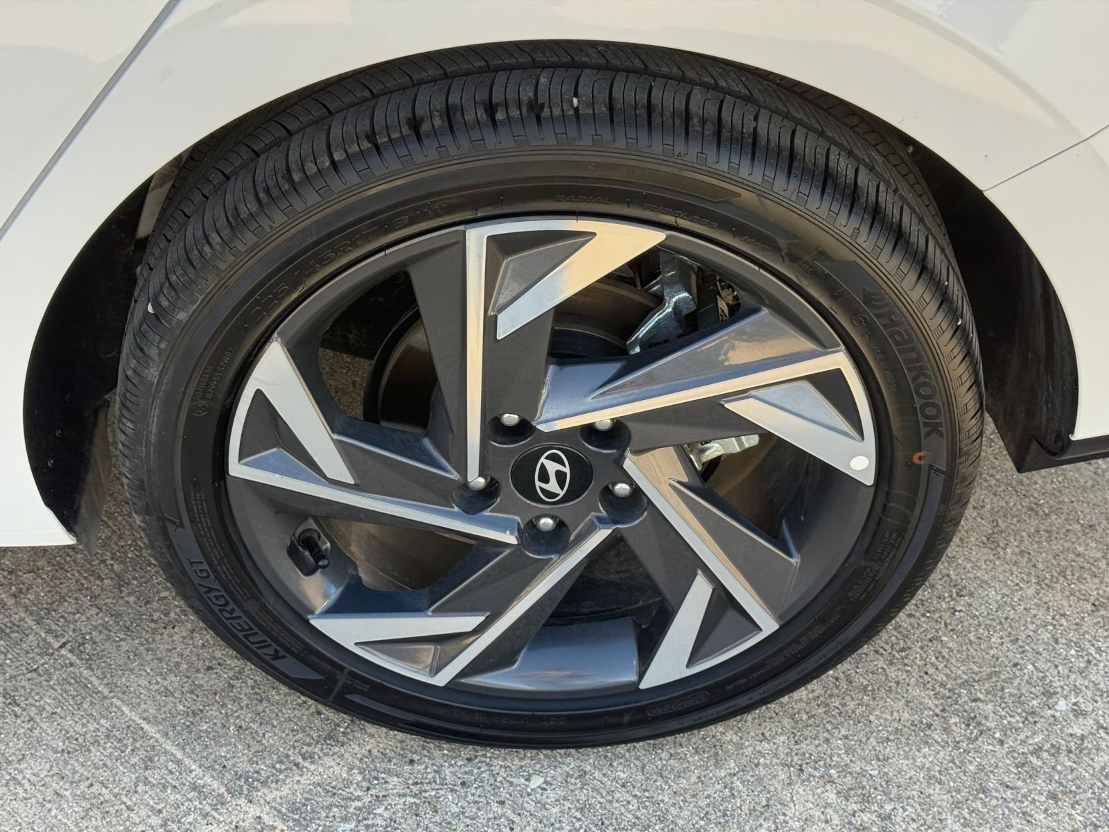 Used 2025 Hyundai Elantra SEL image 32