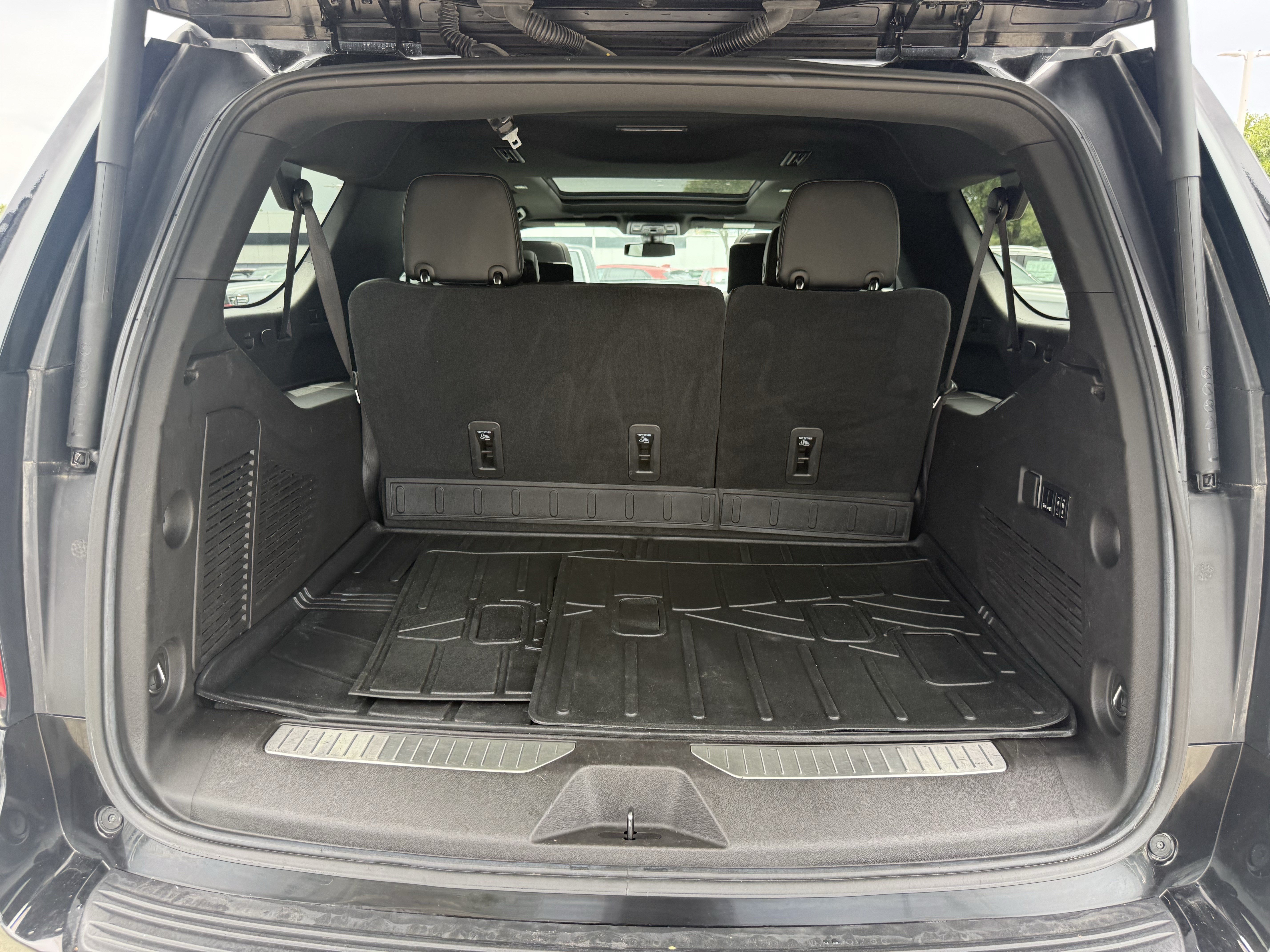 Used 2021 Chevrolet Suburban Z71 w/ Luxury Package AWD/4WD image 30